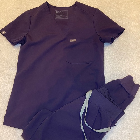 FIGS deep purple scrub set - Picture 1 of 1